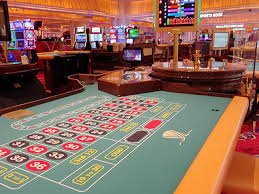 Suasana jackpot mulia777 yang terang dan futuristik